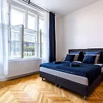 Grand Old Town Apartman *