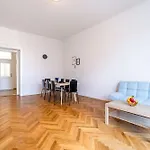 Grand Old Town Apartman